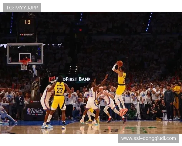 哈利伯顿橄榄球式绝杀战术设计曝光，两年前训练营已演练